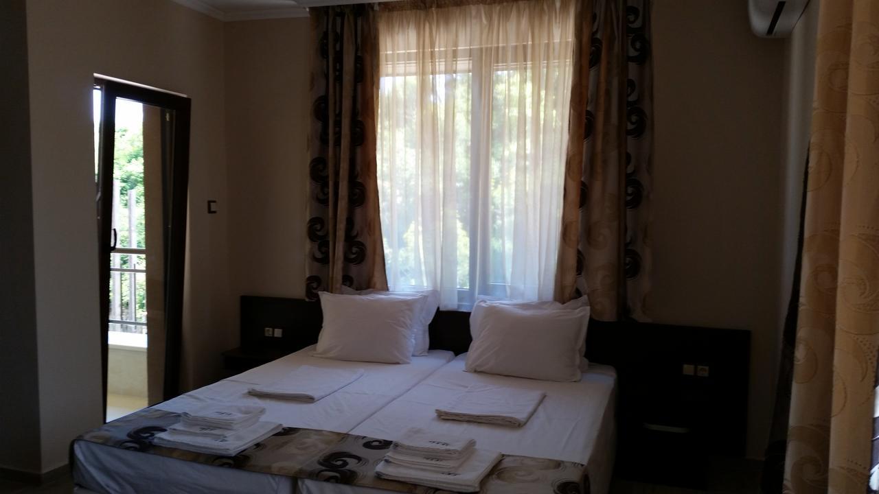 Taai Hotel Sozopol Buitenkant foto