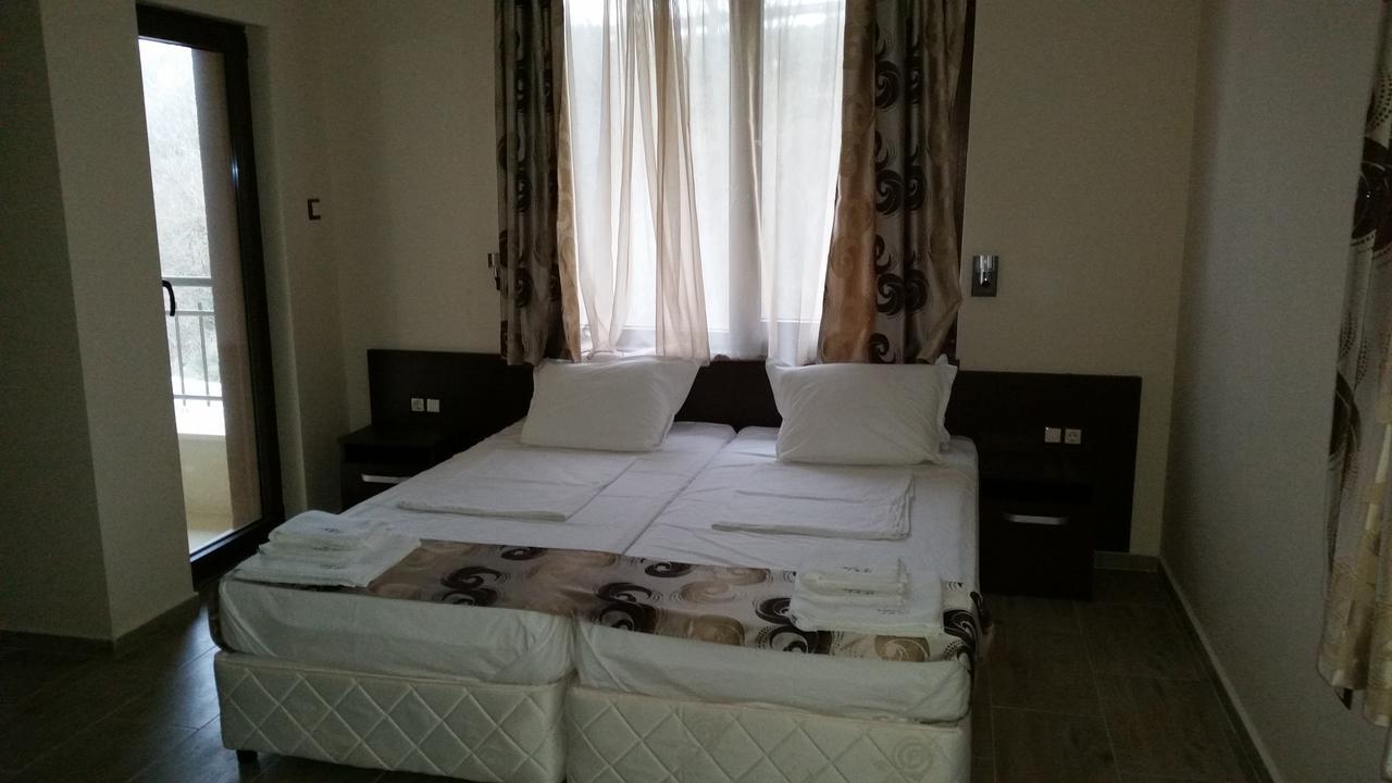 Taai Hotel Sozopol Buitenkant foto